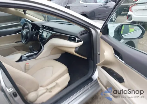 2020 Toyota Camry Le Hybrid z USA, uszkodzony, nr VIN 4T1C31AK2LU530862